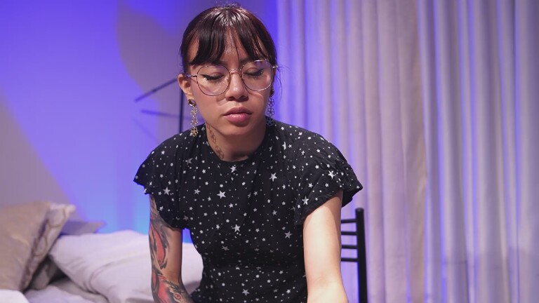 ZaraMiiuw's Streamate show and profile