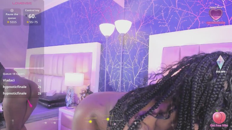 ReinaMiah's Streamate show and profile