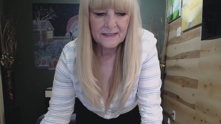 Adrianna_4u's Streamate show and profile