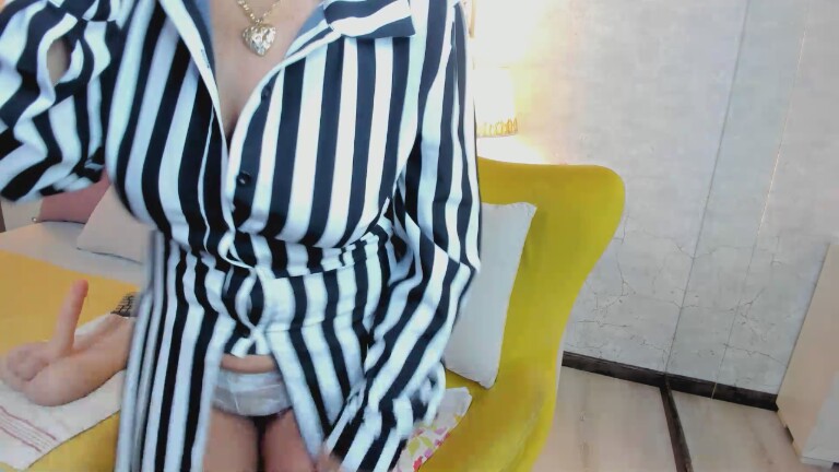 MoulinLamour's Streamate show and profile