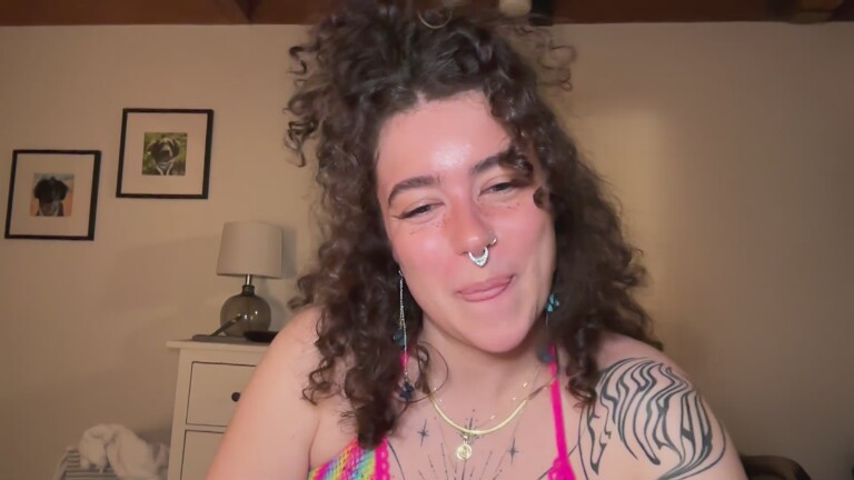 Velvette_Peach's Streamate show and profile