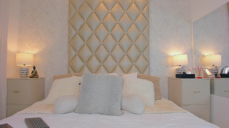 MiaaCaastro's Streamate show and profile