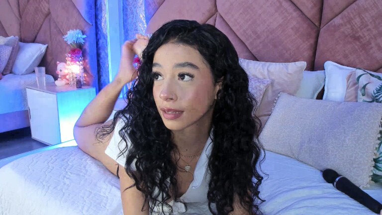 ChloeRosses's Streamate show and profile