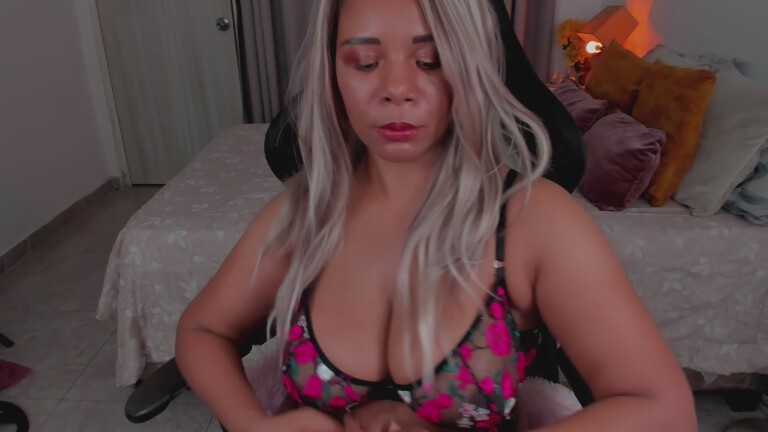 sofhylorenscum29's Streamate show and profile