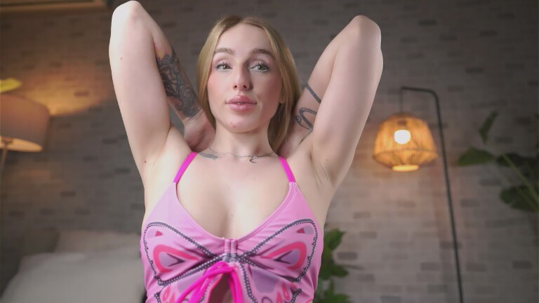 BabyyyLuna's Streamate show and profile