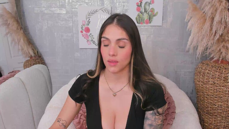 SaraBacker's Streamate show and profile