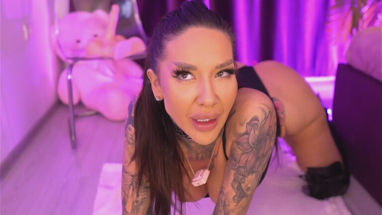 imScarletNoir's Streamate show and profile