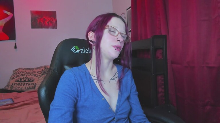 NikkiVill's Streamate show and profile