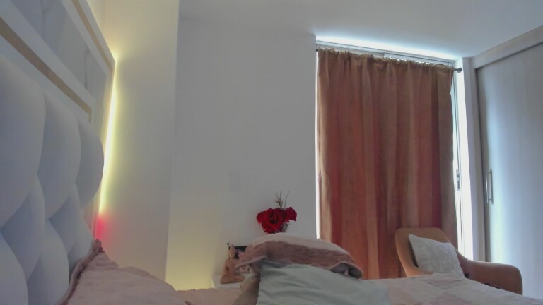 sara_mejia69's Streamate show and profile