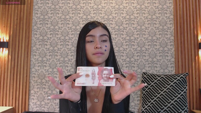 Charlotte_18's Streamate show and profile