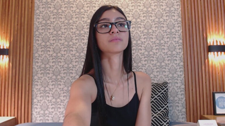 Charlotte_18's Streamate show and profile