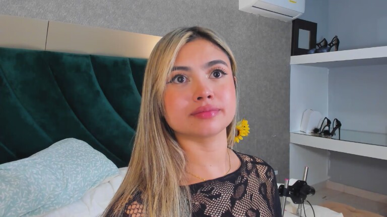 AlexandraLopez's Streamate show and profile