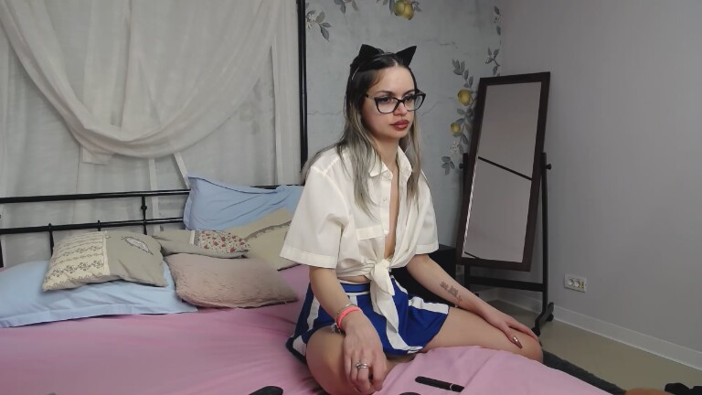 DAPHNEEs's Streamate show and profile