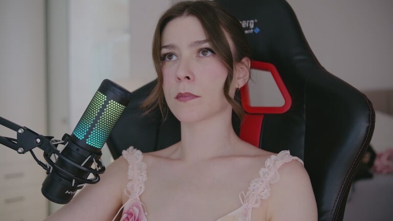 HelloAlice's Streamate show and profile