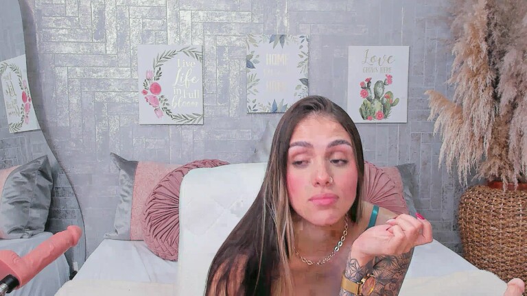 SaraBacker's Streamate show and profile