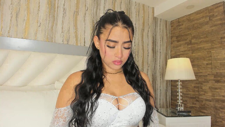 Sara_Hanniston's Streamate show and profile