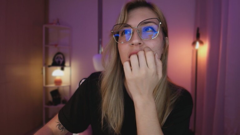 LindaSofiaa's Streamate show and profile