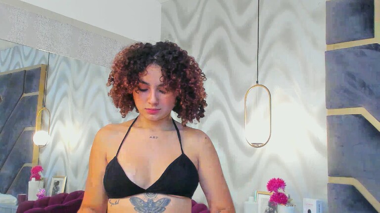 HollyJhonson's Streamate show and profile