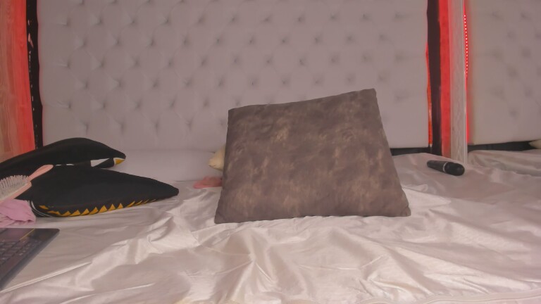 NaslyStone's Streamate show and profile