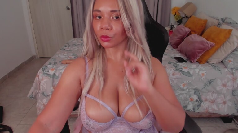 sofhylorenscum29's Streamate show and profile