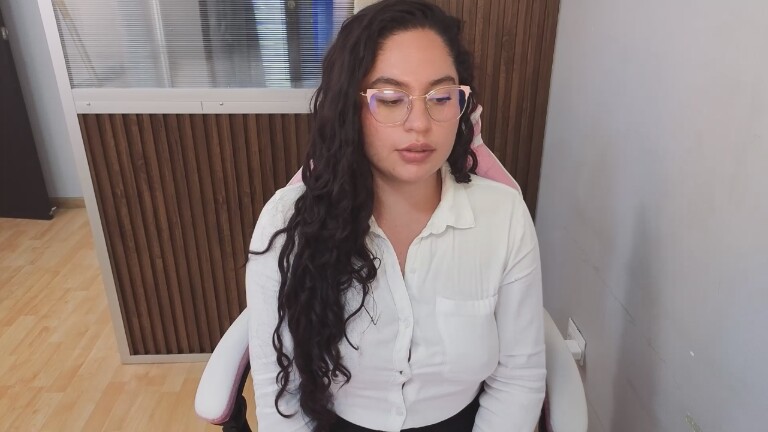 SharaThomas's Streamate show and profile