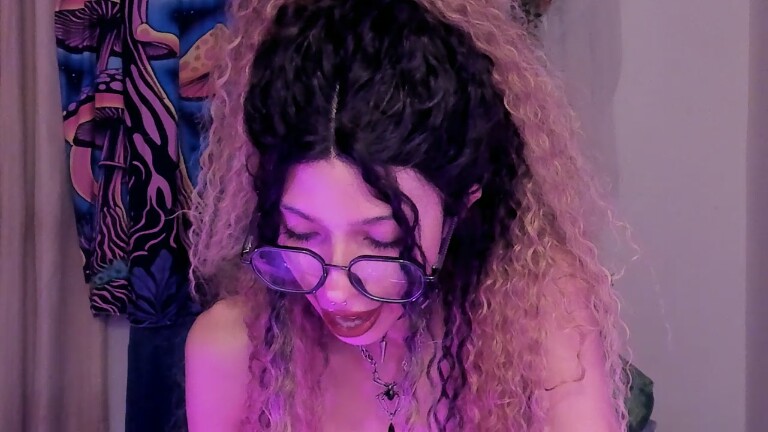 TinaRoberts19's Streamate show and profile