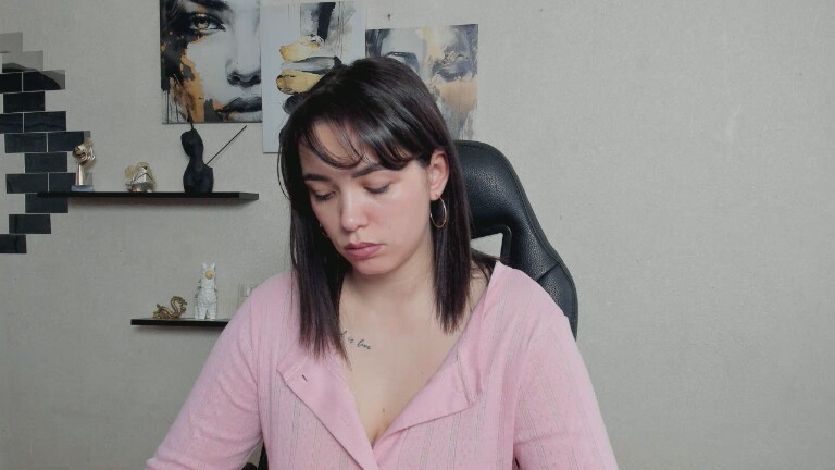 GlamNova's Streamate show and profile