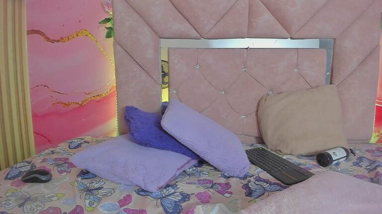 miablaze18's Streamate show and profile