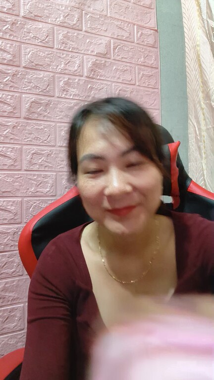 Aly_live's Streamate show and profile