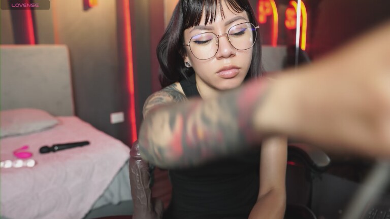 ZaraMiiuw's Streamate show and profile