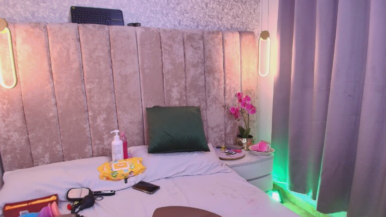 Karoline_606's Streamate show and profile