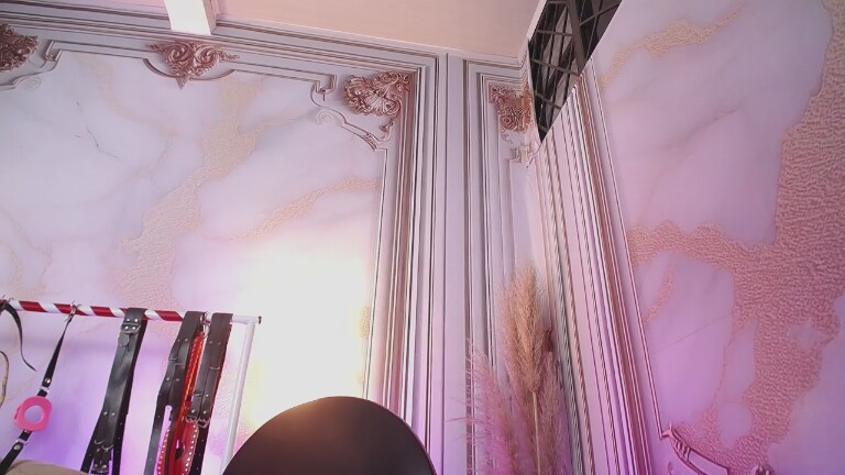 Natyslavdoll's Streamate show and profile