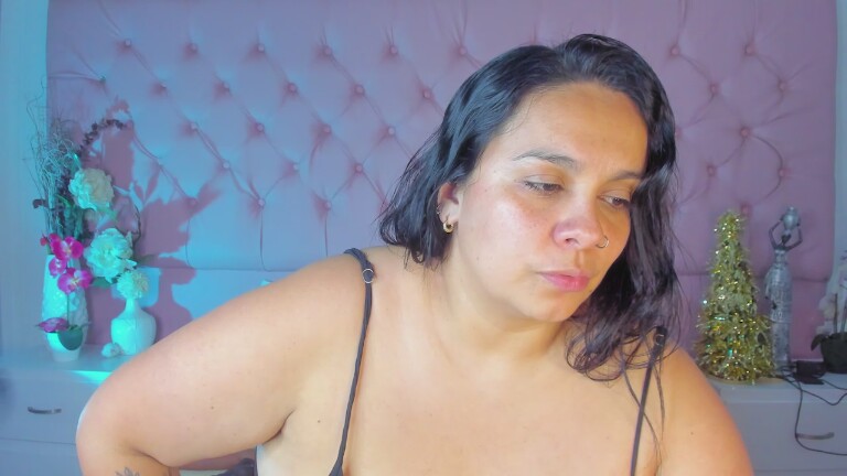 Nina_Lisboah's Streamate show and profile