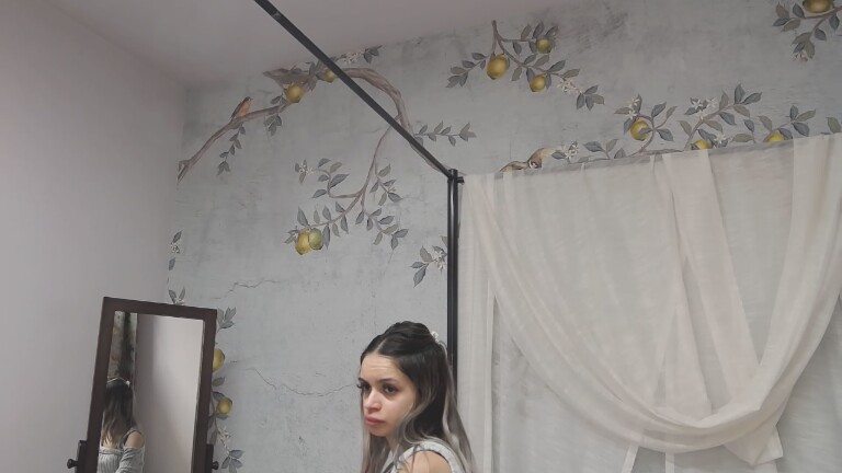 DAPHNEEs's Streamate show and profile