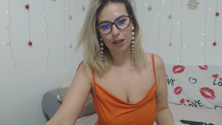 CARMIYNNA's Streamate show and profile