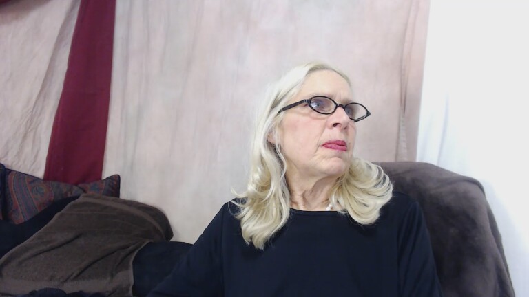 MidwestMILF's Streamate show and profile