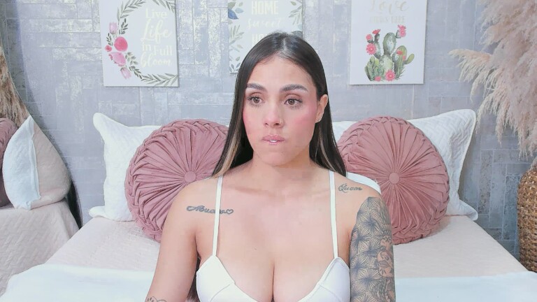 SaraBacker's Streamate show and profile