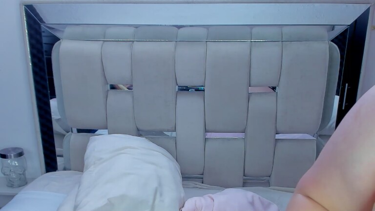 IsadiaRousso's Streamate show and profile