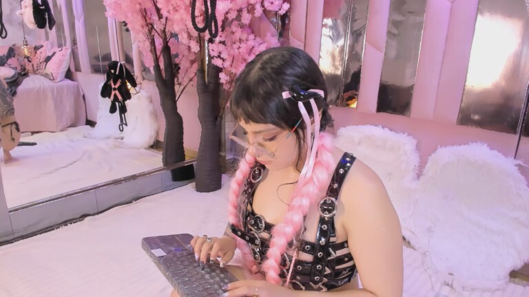 BizzyNoar19's Streamate show and profile