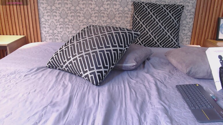 Charlotte_18's Streamate show and profile