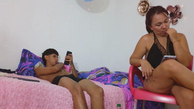 AndRegina's Streamate show and profile